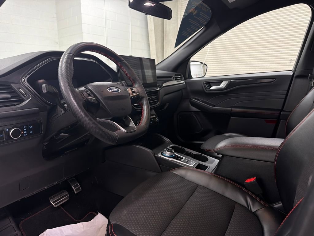 Certified 2023 Ford Escape ST-Line w/ Tech Pack #1 image 6