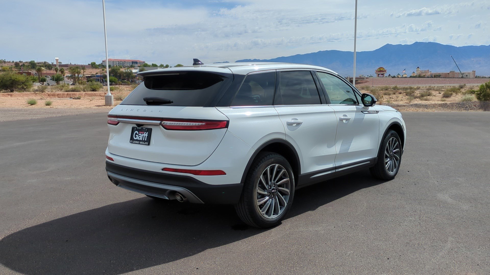 Used 2025 Lincoln Corsair Reserve image 3