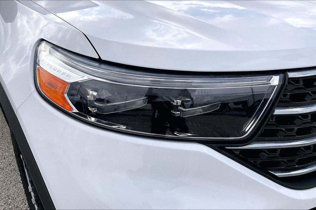 Used 2021 Ford Explorer XLT image 4