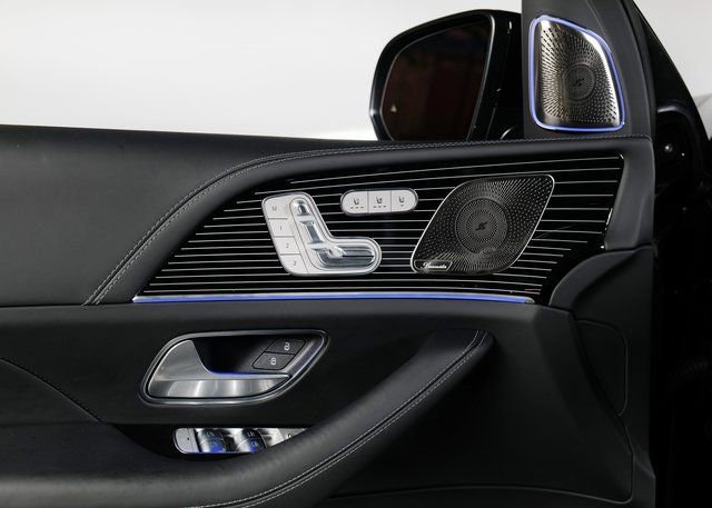 Used 2024 Mercedes-Benz Maybach GLS 600 4MATIC image 33