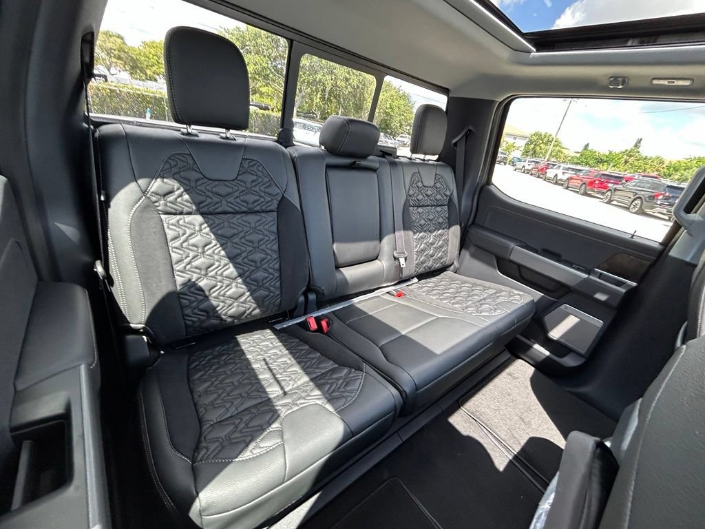 New 2026 Ford F250 Lariat w/ Black Appearance Package AWD/4WD image 31