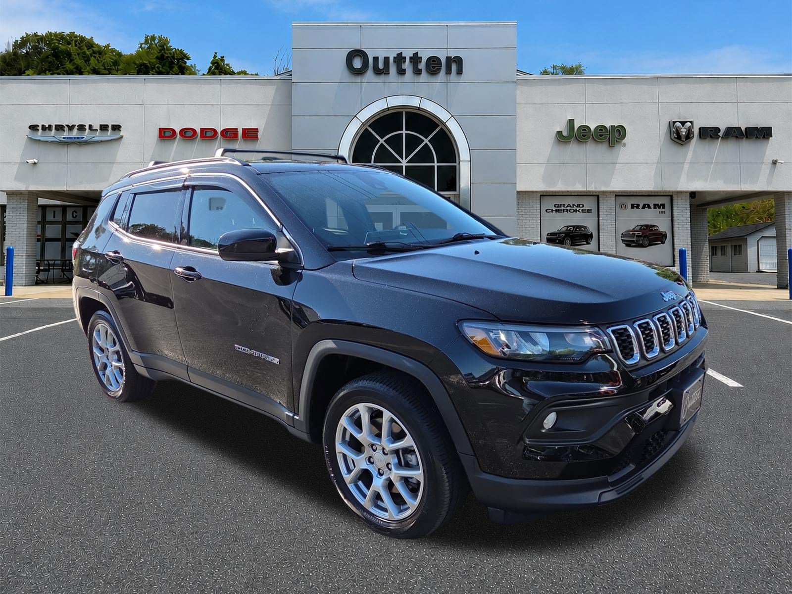 Certified 2024 Jeep Compass Latitude AWD/4WD image 1