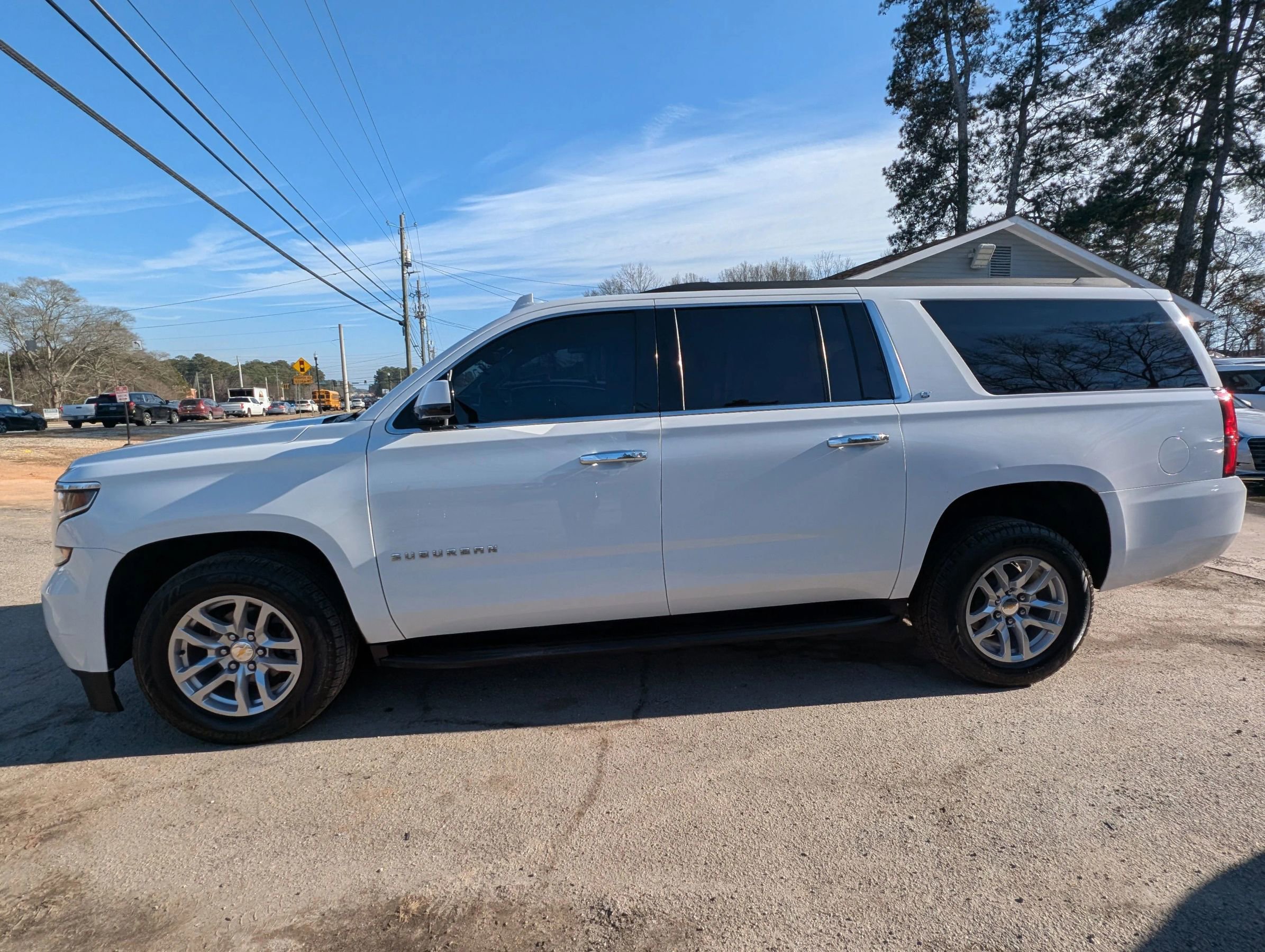 Used 2016 Chevrolet Suburban LT image 3