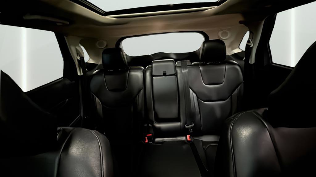 Used 2019 Ford Edge Titanium w/ Cold Weather Package image 25