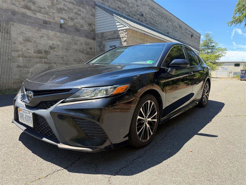 Used 2019 Toyota Camry SE FWD image 3