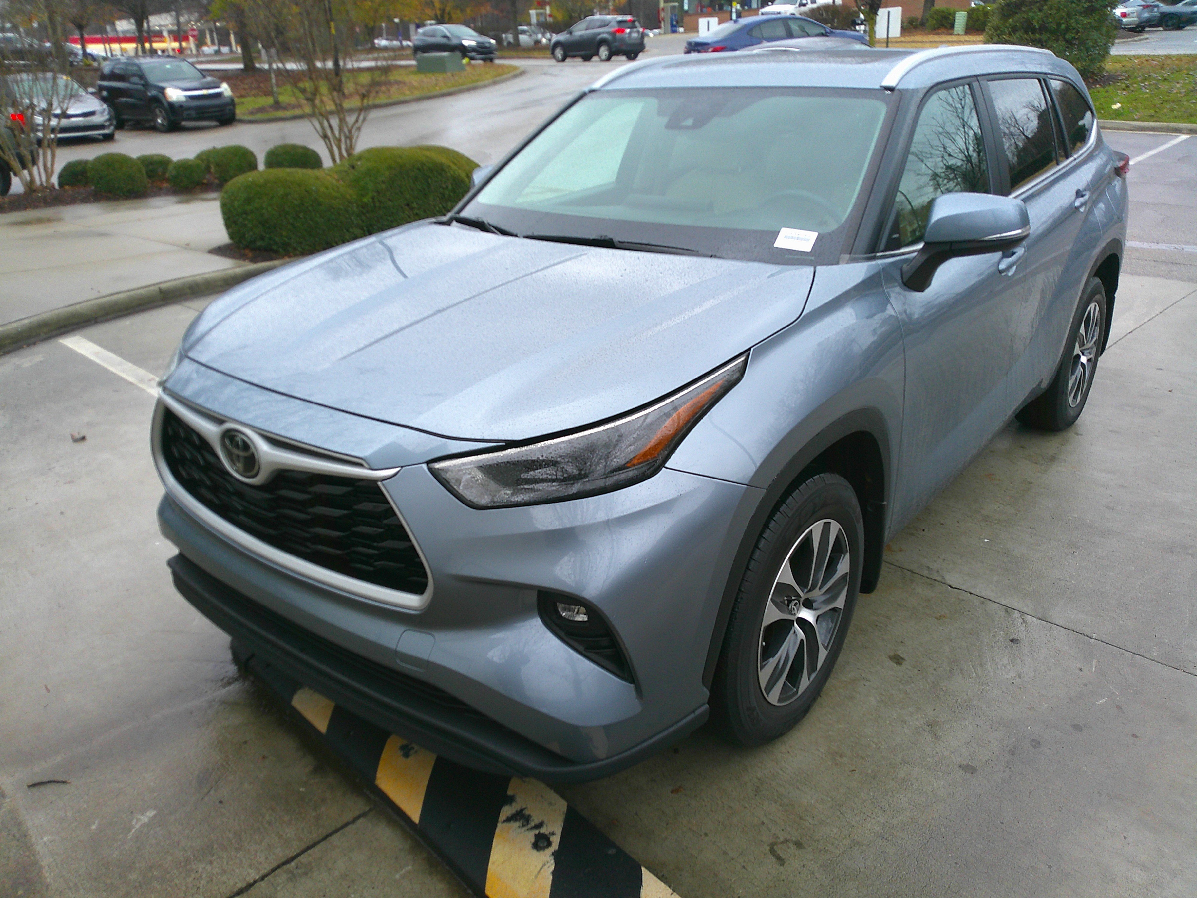 Used 2024 Toyota Highlander XLE image 6