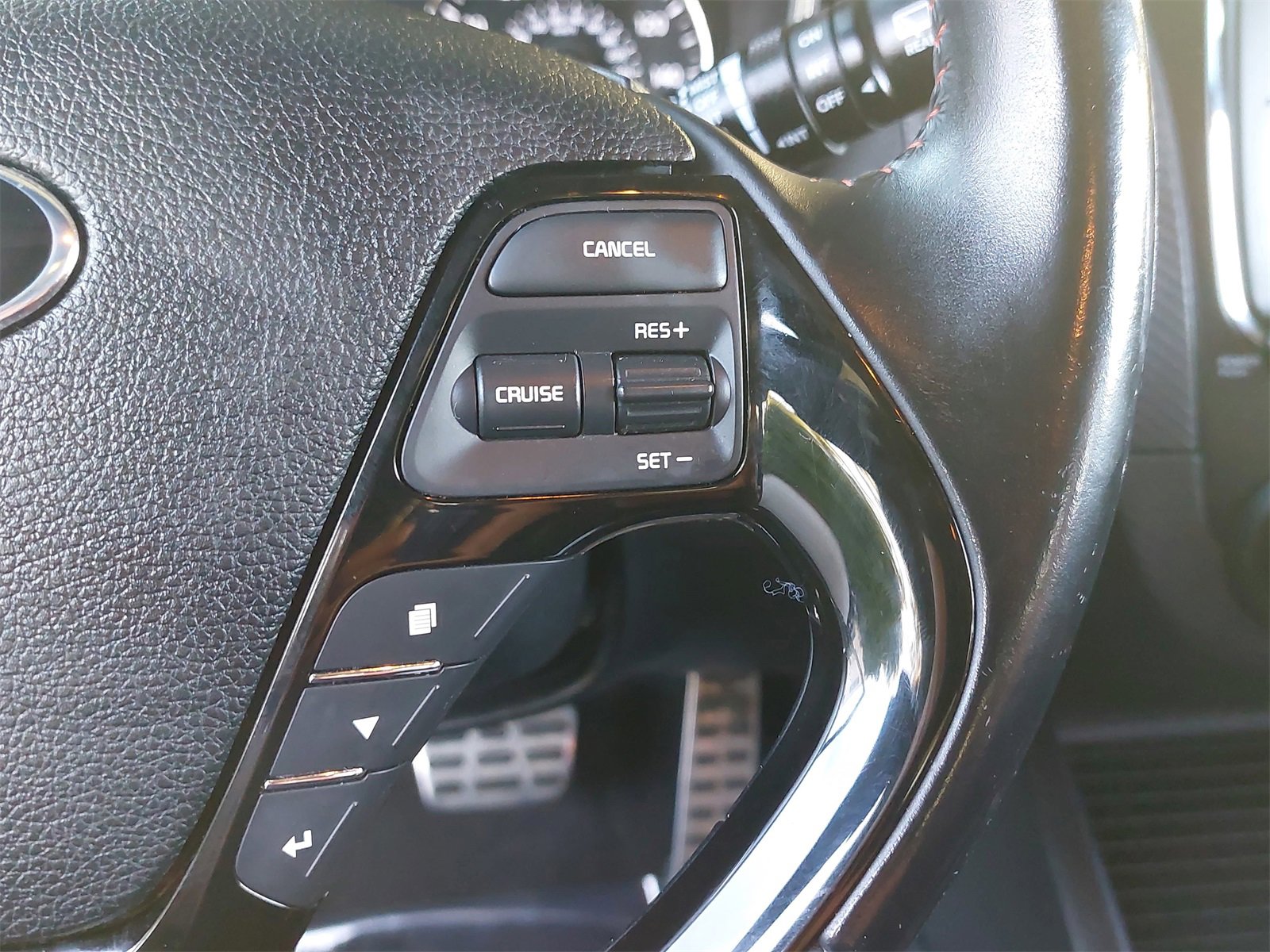 Used 2018 Kia Forte SX image 17