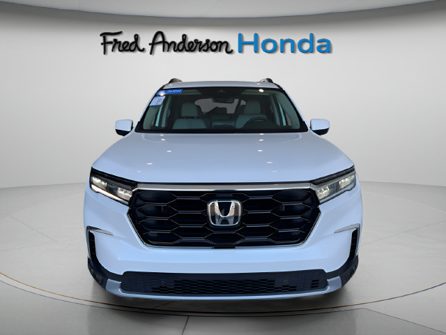 Certified 2025 Honda Pilot Touring image 3