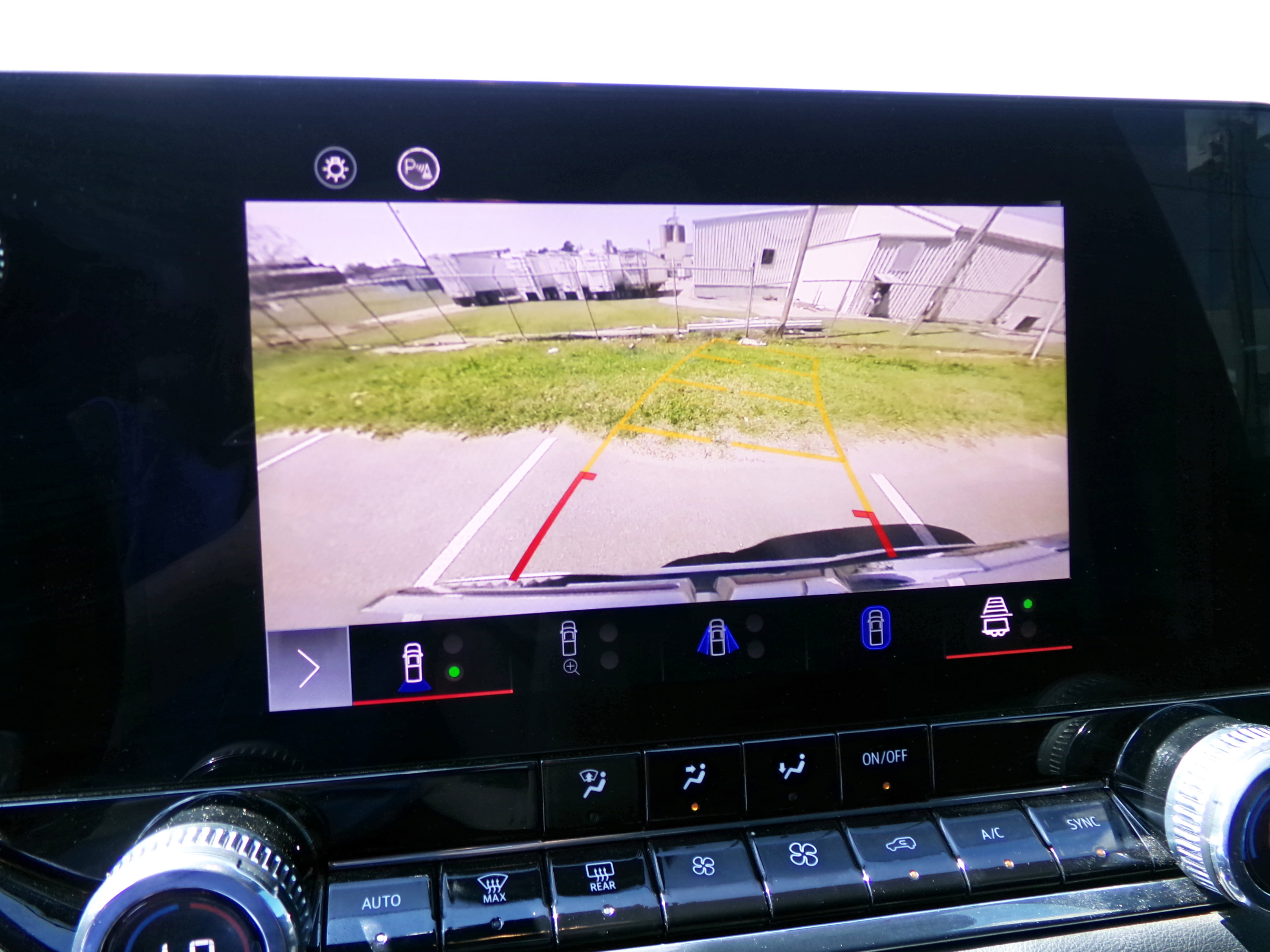 Used 2024 GMC Canyon Elevation w/ Convenience Package image 12