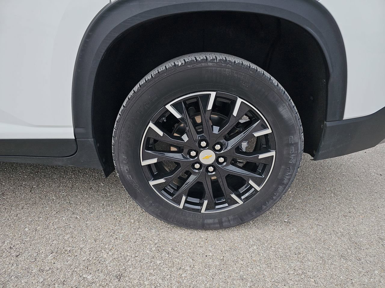 Certified 2025 Chevrolet Traverse LT w/ Sun and Wheel Package image 40
