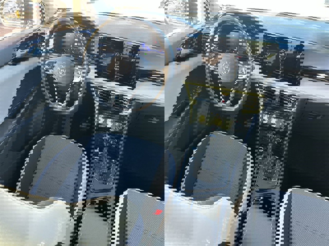 New 2026 Volkswagen Taos S image 10