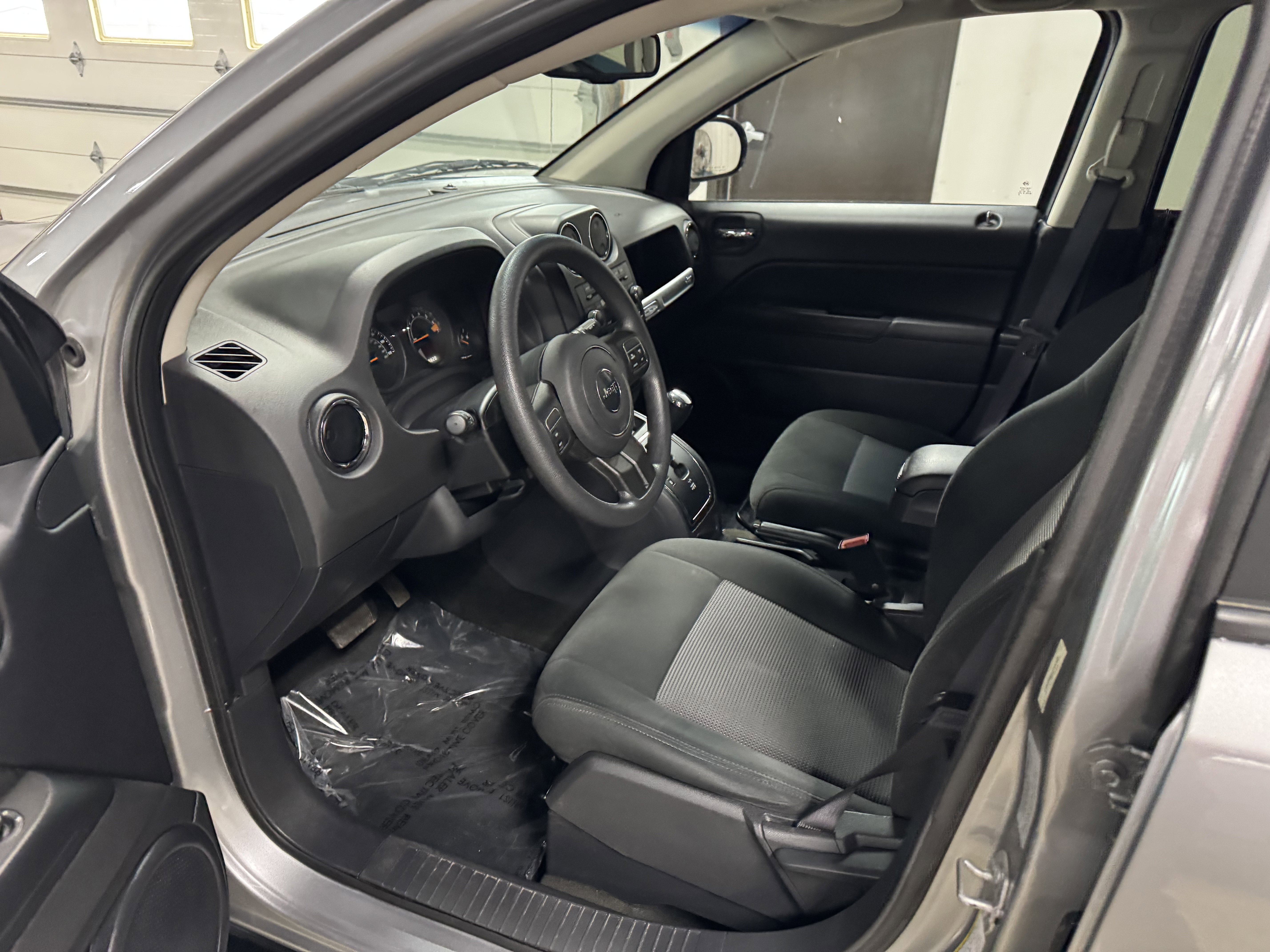 Used 2017 Jeep Compass Sport w/ Power Value Group image 15