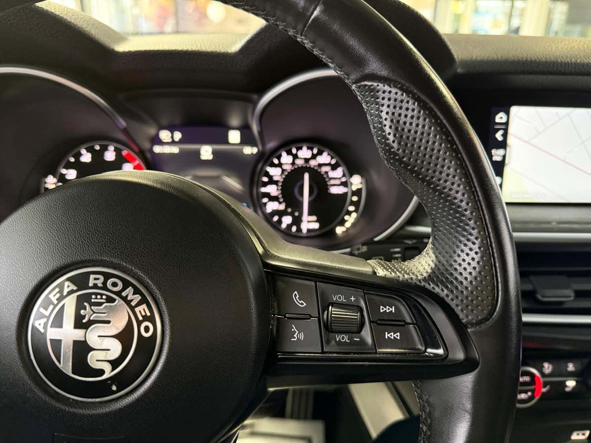 Used 2022 Alfa Romeo Stelvio Ti w/ Active Assist Plus Package image 24