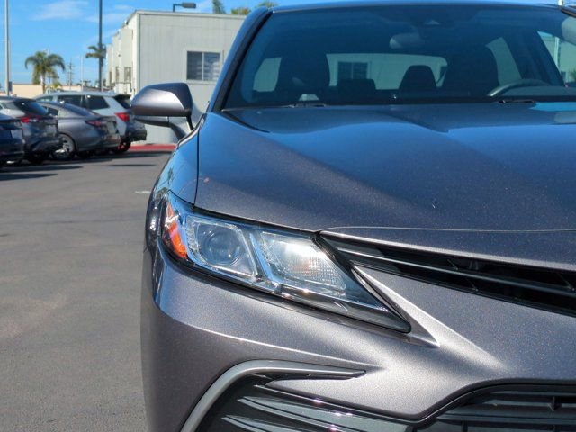 Used 2022 Toyota Camry LE image 11