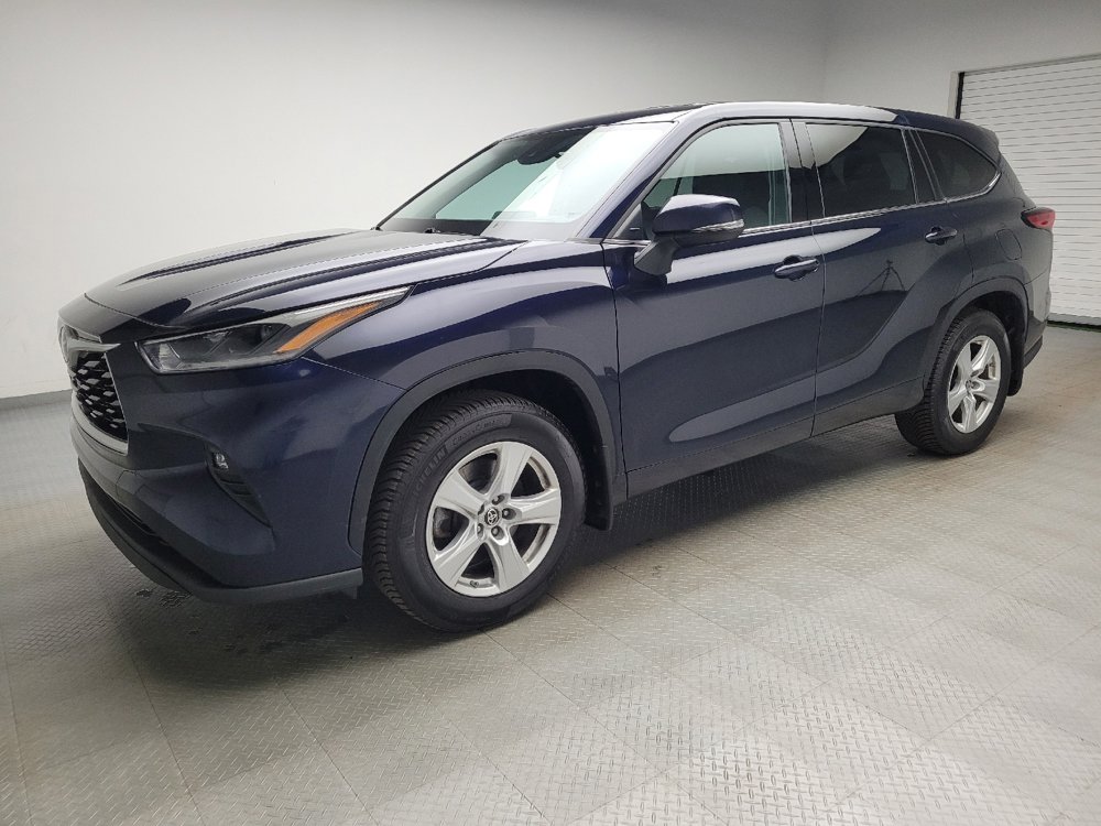 Used 2021 Toyota Highlander LE image 2
