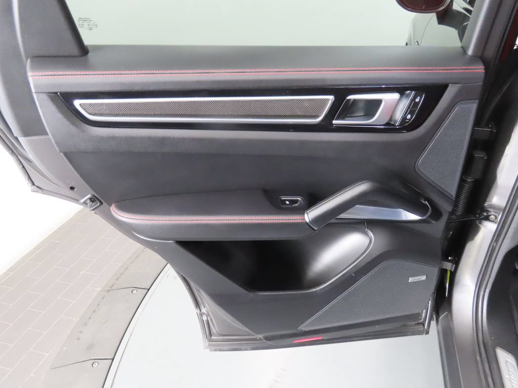 Certified 2023 Porsche Cayenne Turbo S AWD/4WD image 47