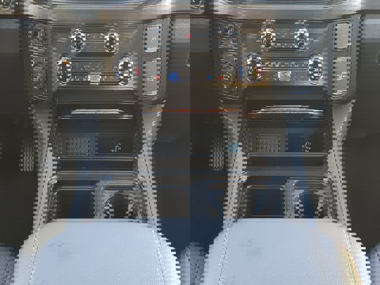 New 2026 Ford F250 Lariat w/ Lariat Premium Package image 17