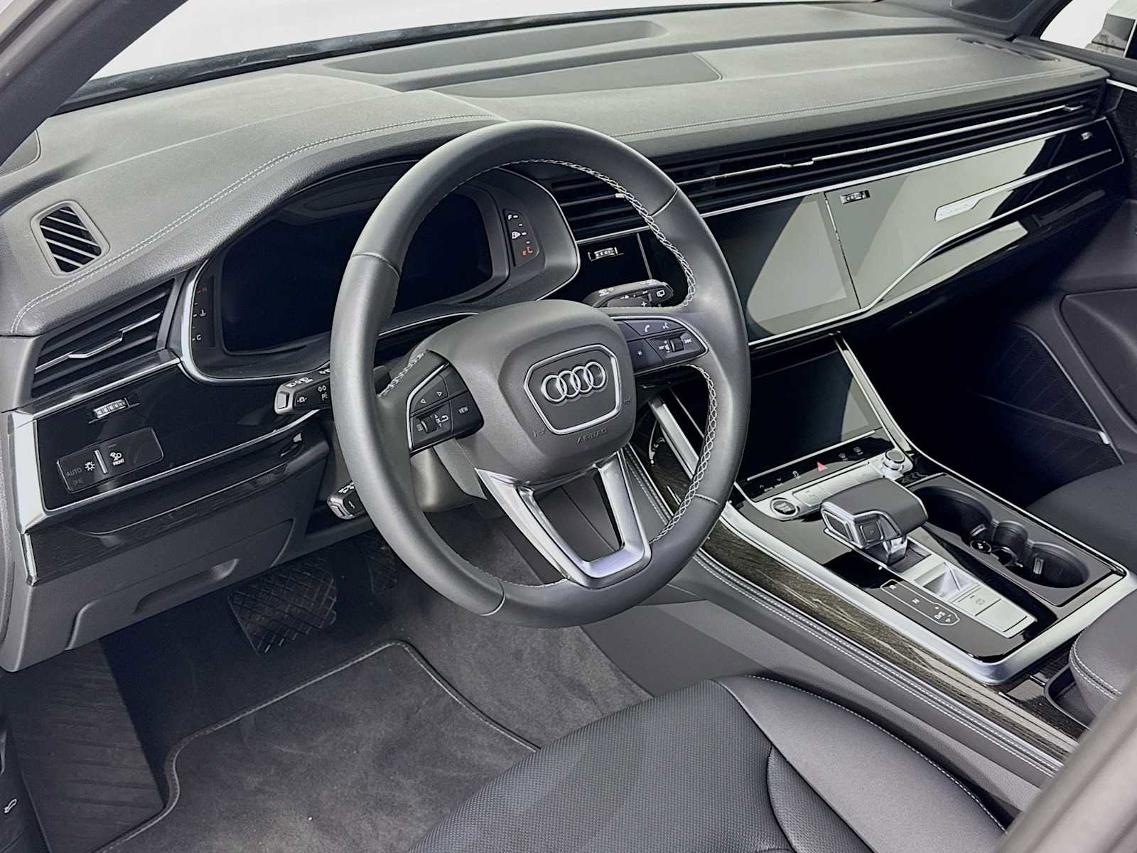 Used 2025 Audi Q7 3.0T Premium Plus w/ Premium Plus Package image 4