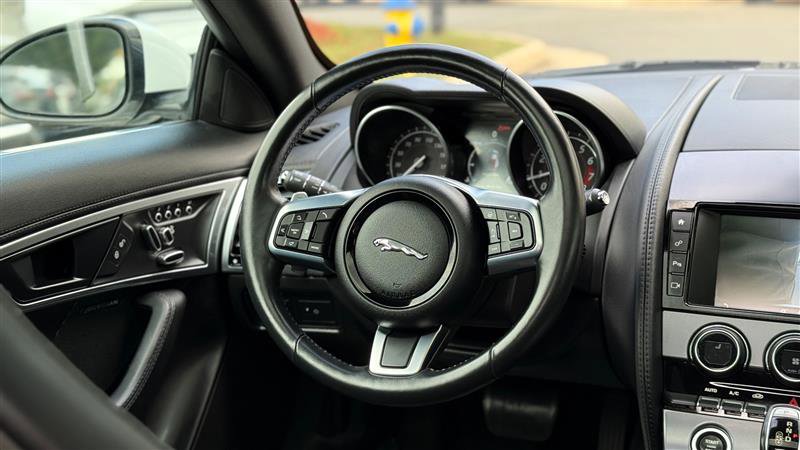 Used 2018 Jaguar F-TYPE Coupe image 19