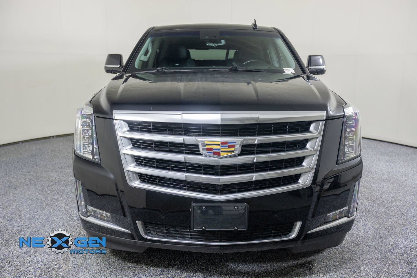 Used 2017 Cadillac Escalade Luxury AWD/4WD image 3