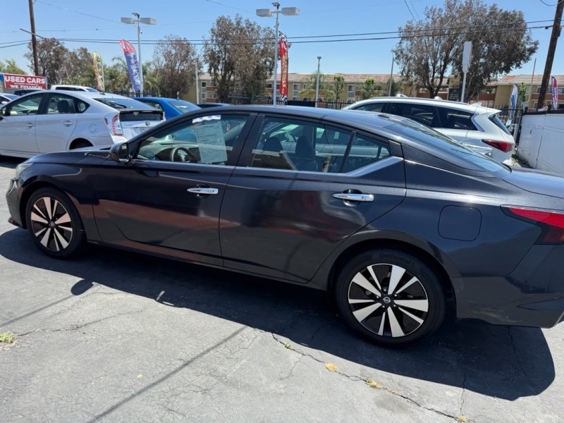 Used 2022 Nissan Altima 2.5 SV FWD image 12