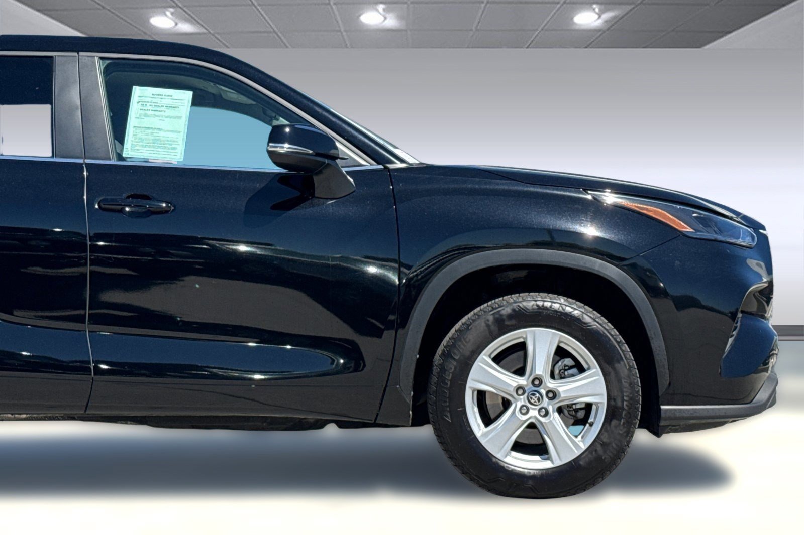 Used 2025 Toyota Highlander LE image 35