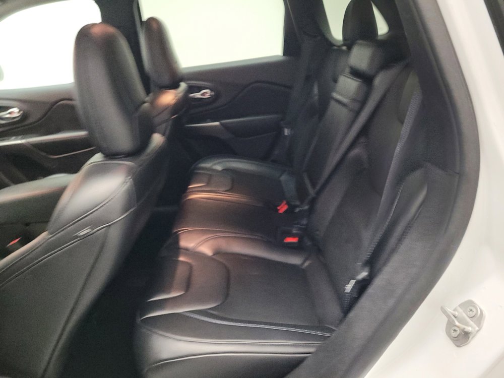 Used 2019 Jeep Cherokee Latitude Plus image 18