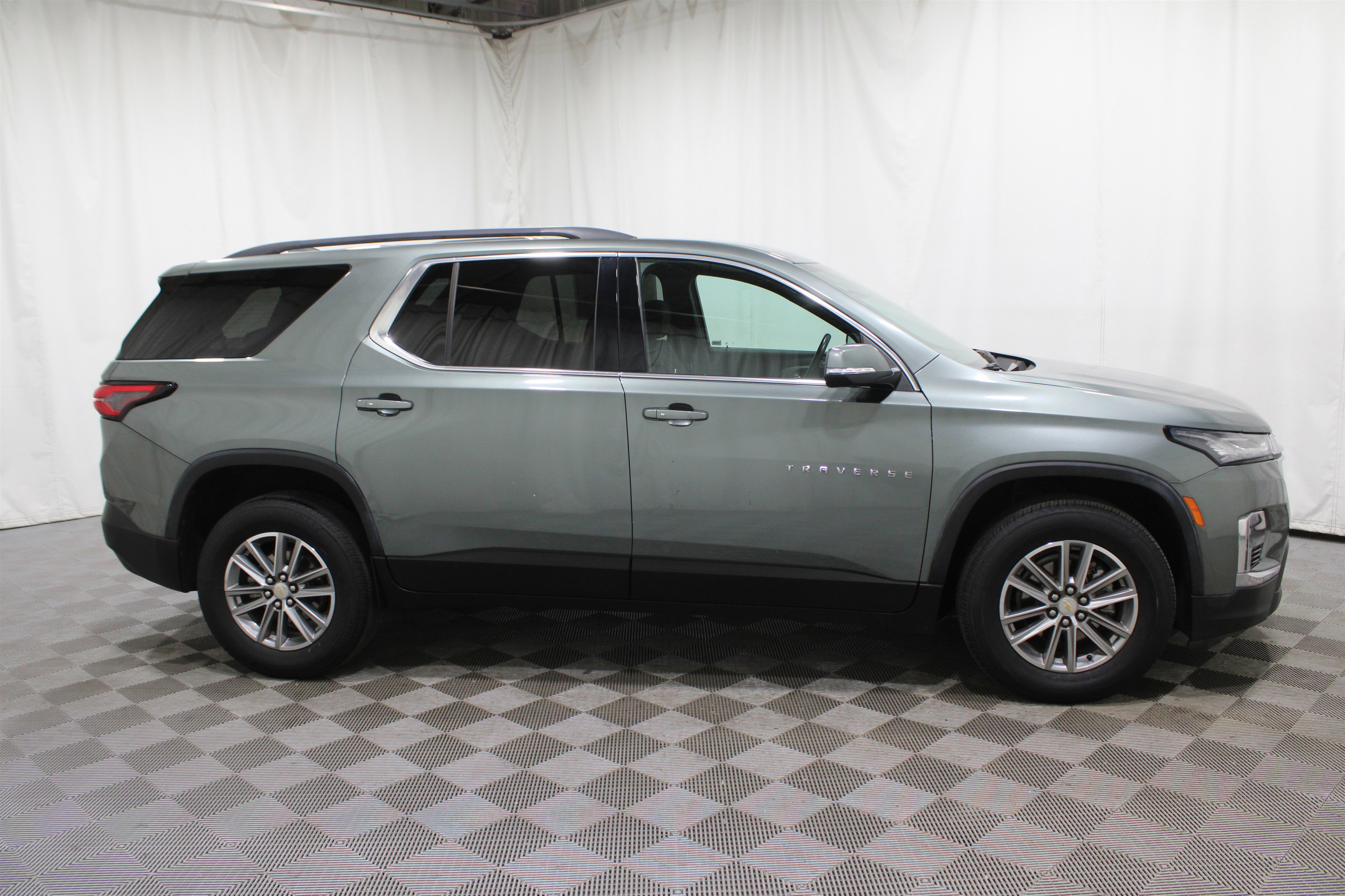 Used 2023 Chevrolet Traverse LT image 34