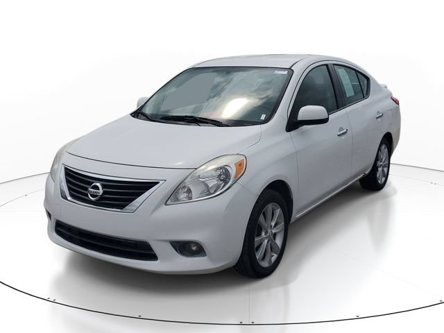 Used 2014 Nissan Versa FWD image 2