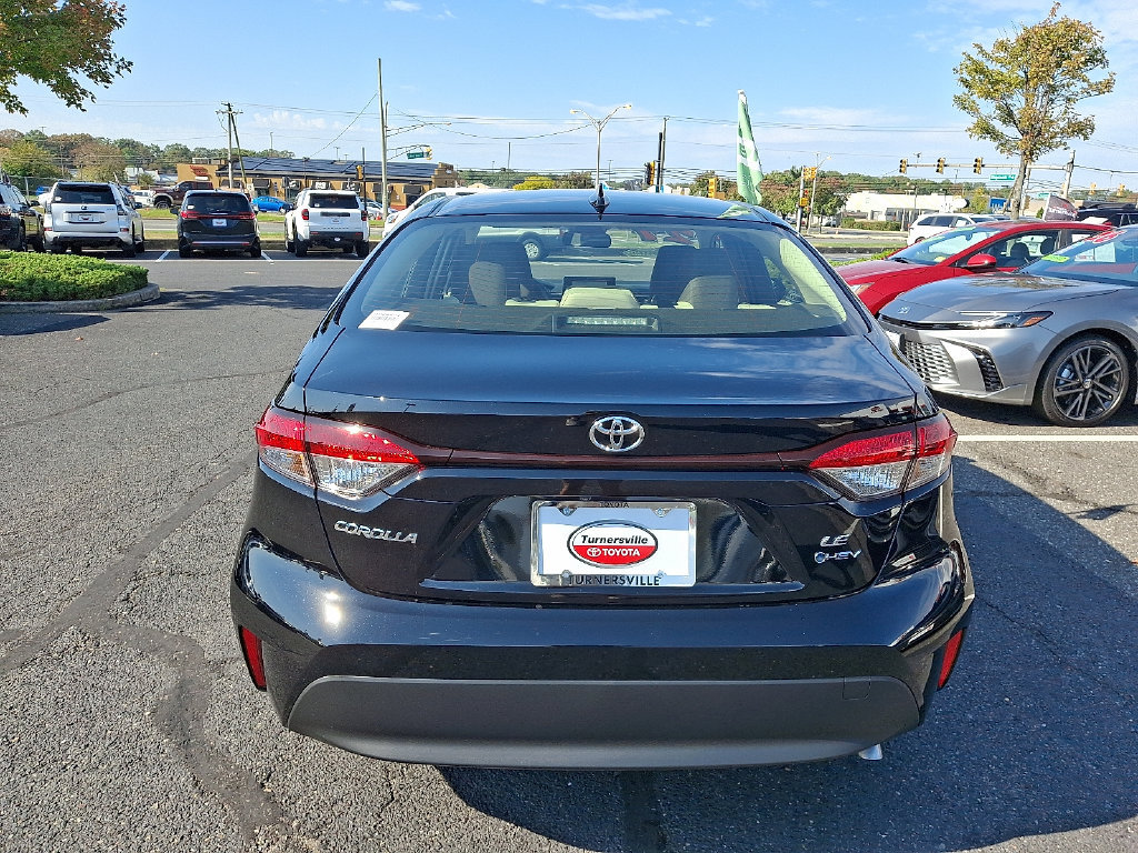 Used 2027 Toyota Corolla LE FWD image 5