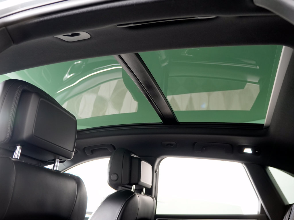 Certified 2023 Porsche Macan Turbo AWD/4WD image 23