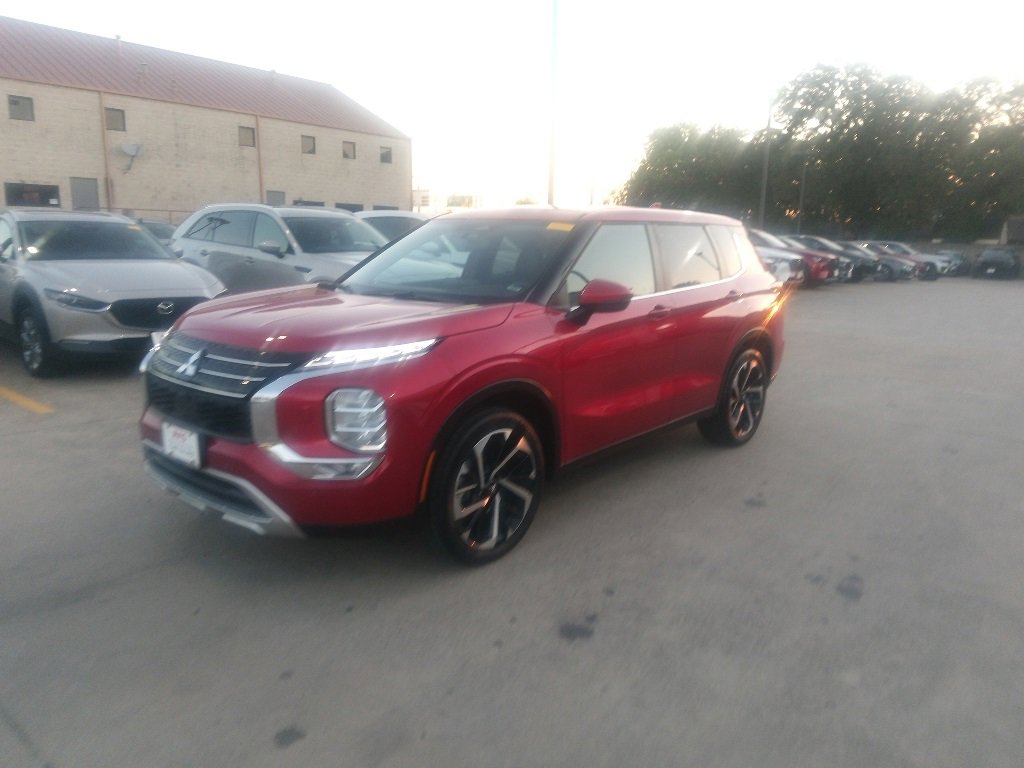 Used 2024 Mitsubishi Outlander SE
