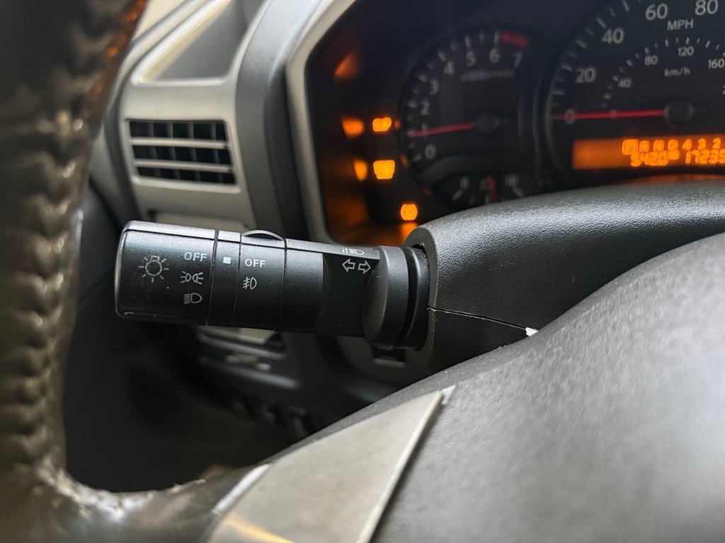 Used 2006 Nissan Titan SE image 25