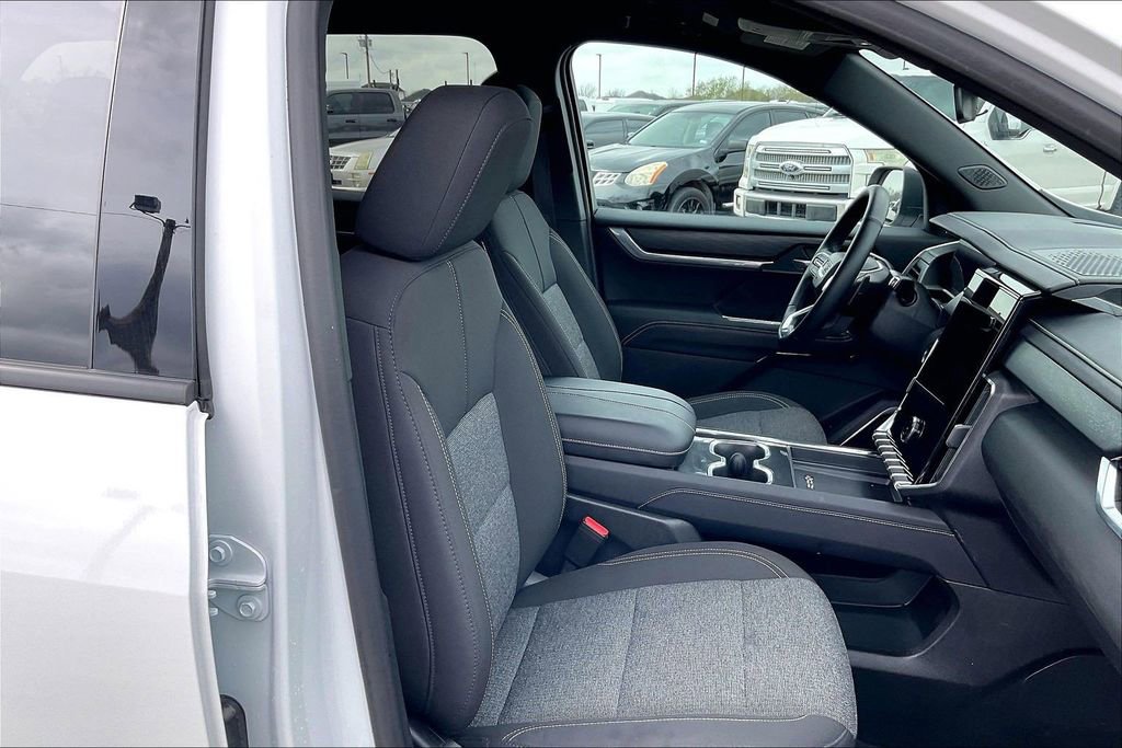 Used 2025 GMC Acadia Elevation AWD/4WD image 30