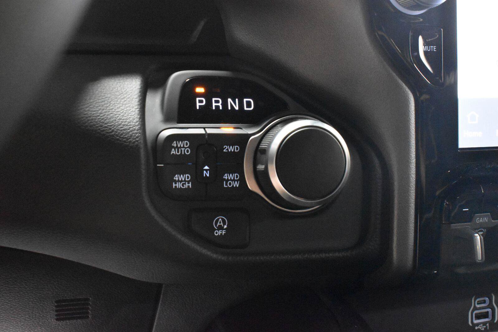 Used 2025 RAM 1500 Big Horn AWD/4WD image 13