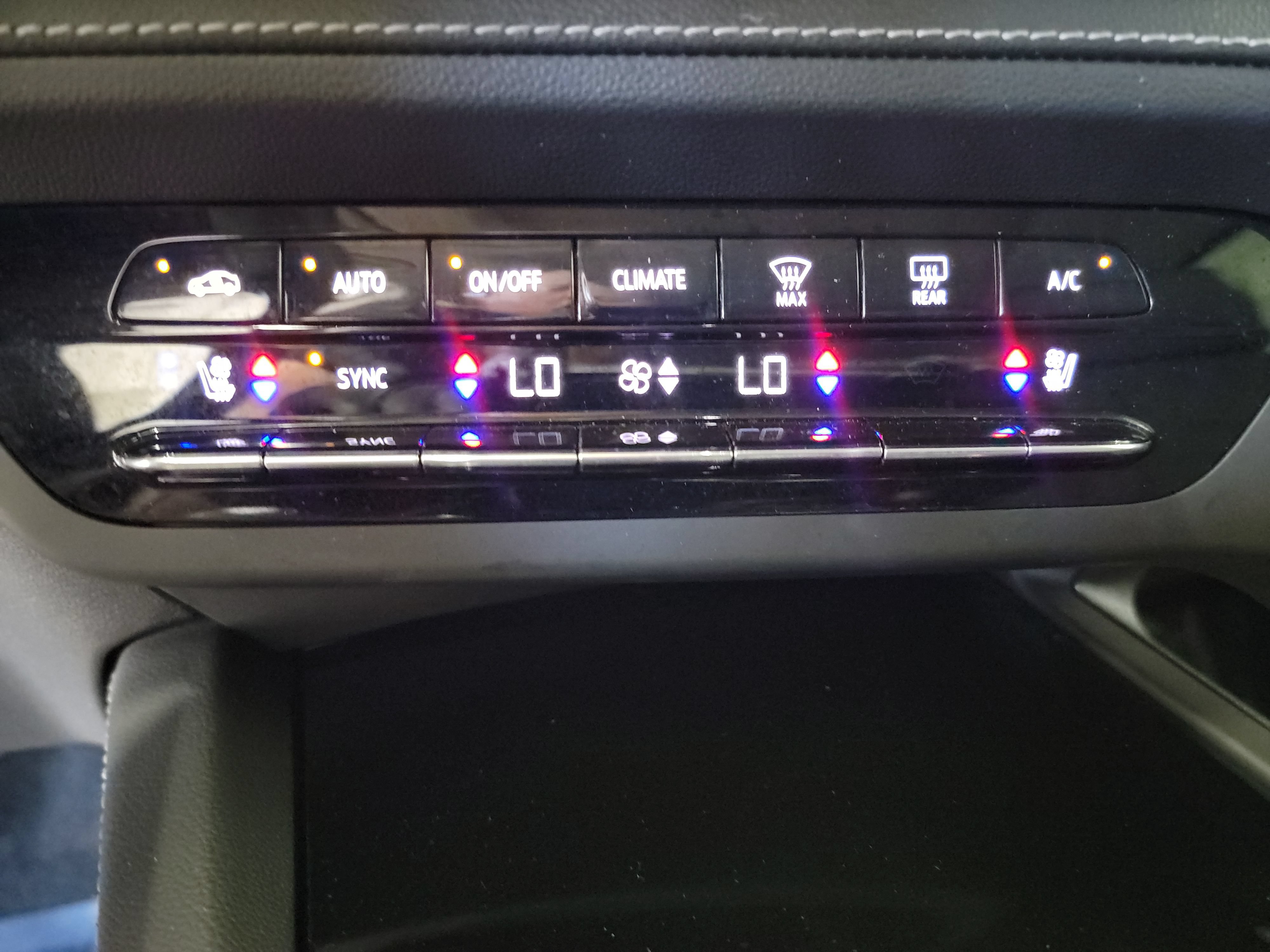 Used 2023 Buick Envision Avenir AWD/4WD image 21