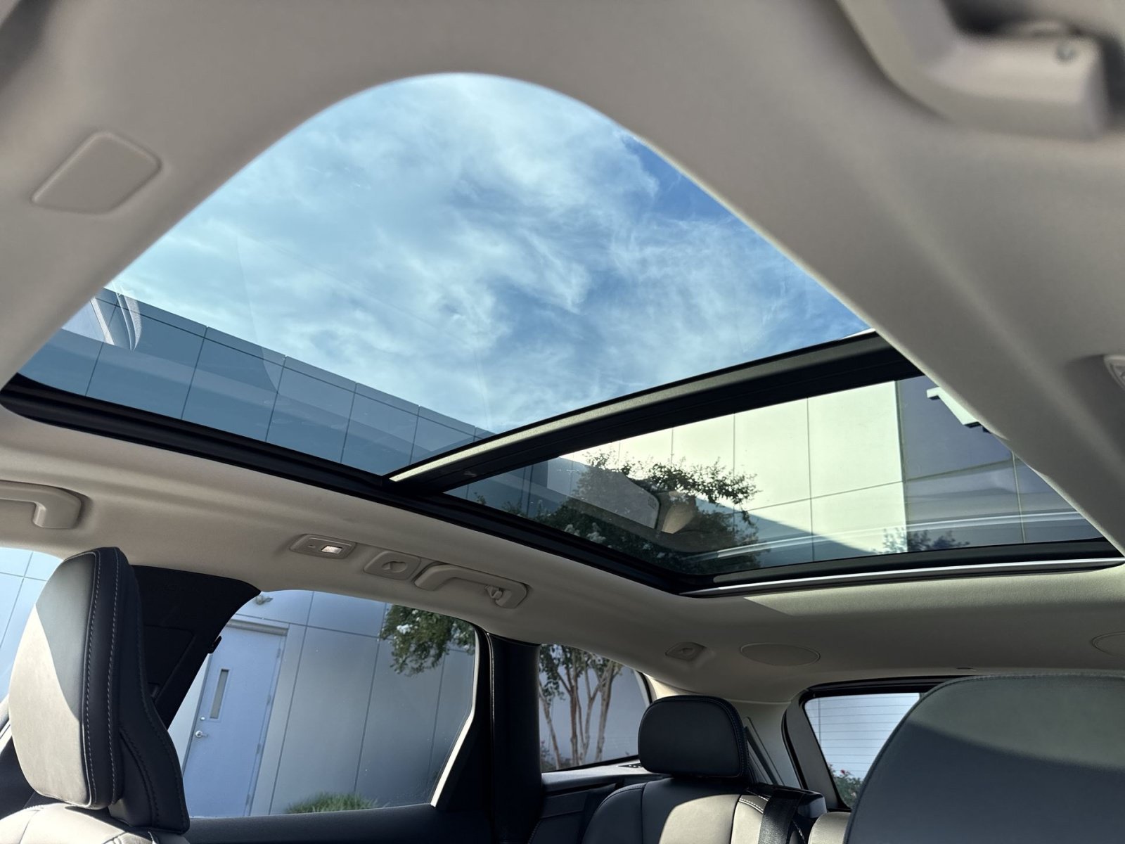 Certified 2023 Volvo XC60 B6 Ultimate w/ Protection Package Premier AWD/4WD image 24