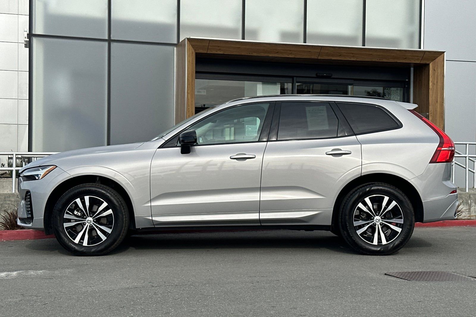 Certified 2024 Volvo XC60 B5 Core image 6