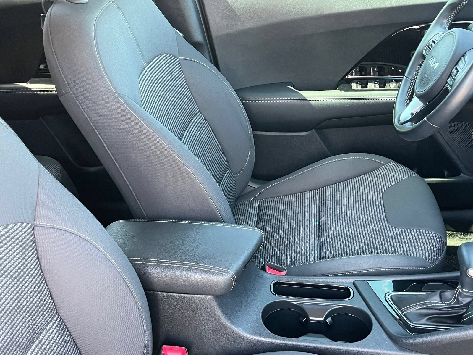 Used 2022 Kia Niro LXS w/ Digital Cluster Package FWD image 10