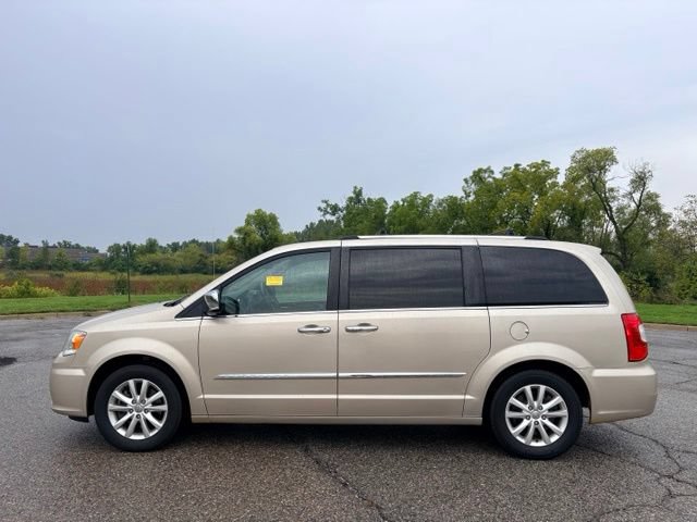 Used 2016 Chrysler Town & Country Limited Platinum w/ Trailer Tow Group FWD image 2