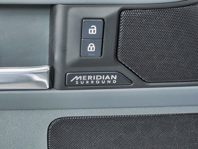 Used 2025 Land Rover Defender 110 X-Dynamic SE AWD/4WD image 7