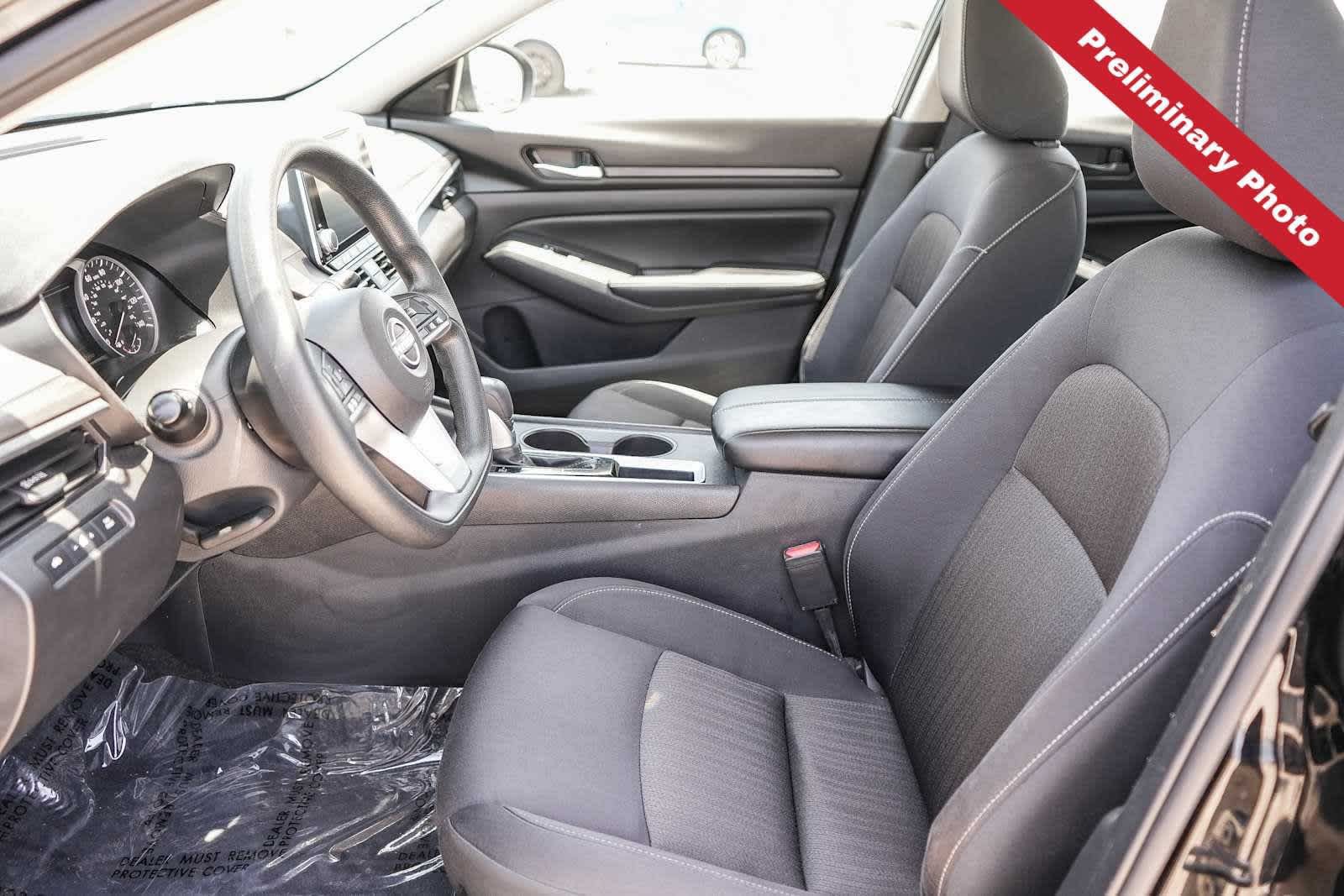 Used 2025 Nissan Altima 2.5 SV FWD image 14