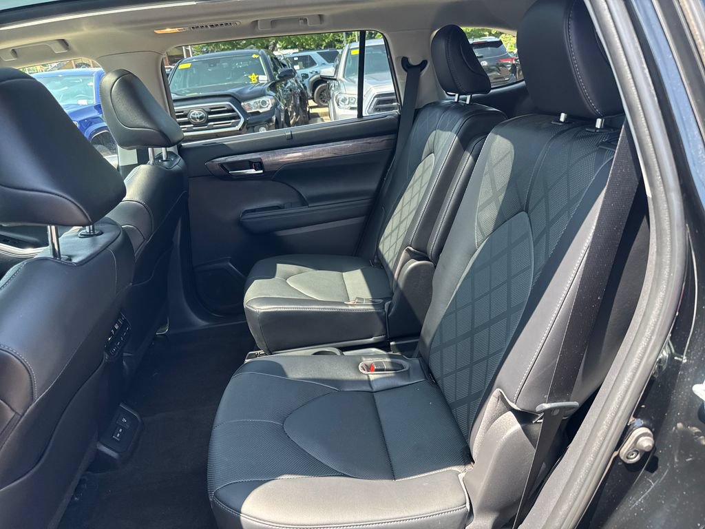 Used 2023 Toyota Highlander Platinum AWD/4WD image 37