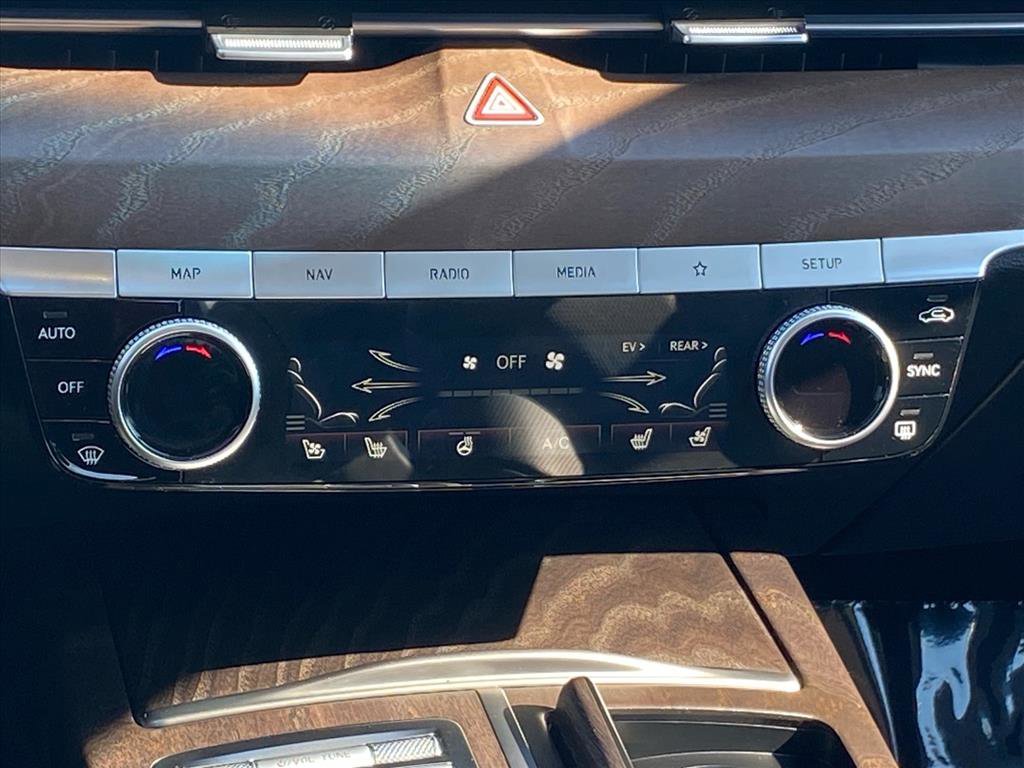 Used 2023 Genesis G80 image 10