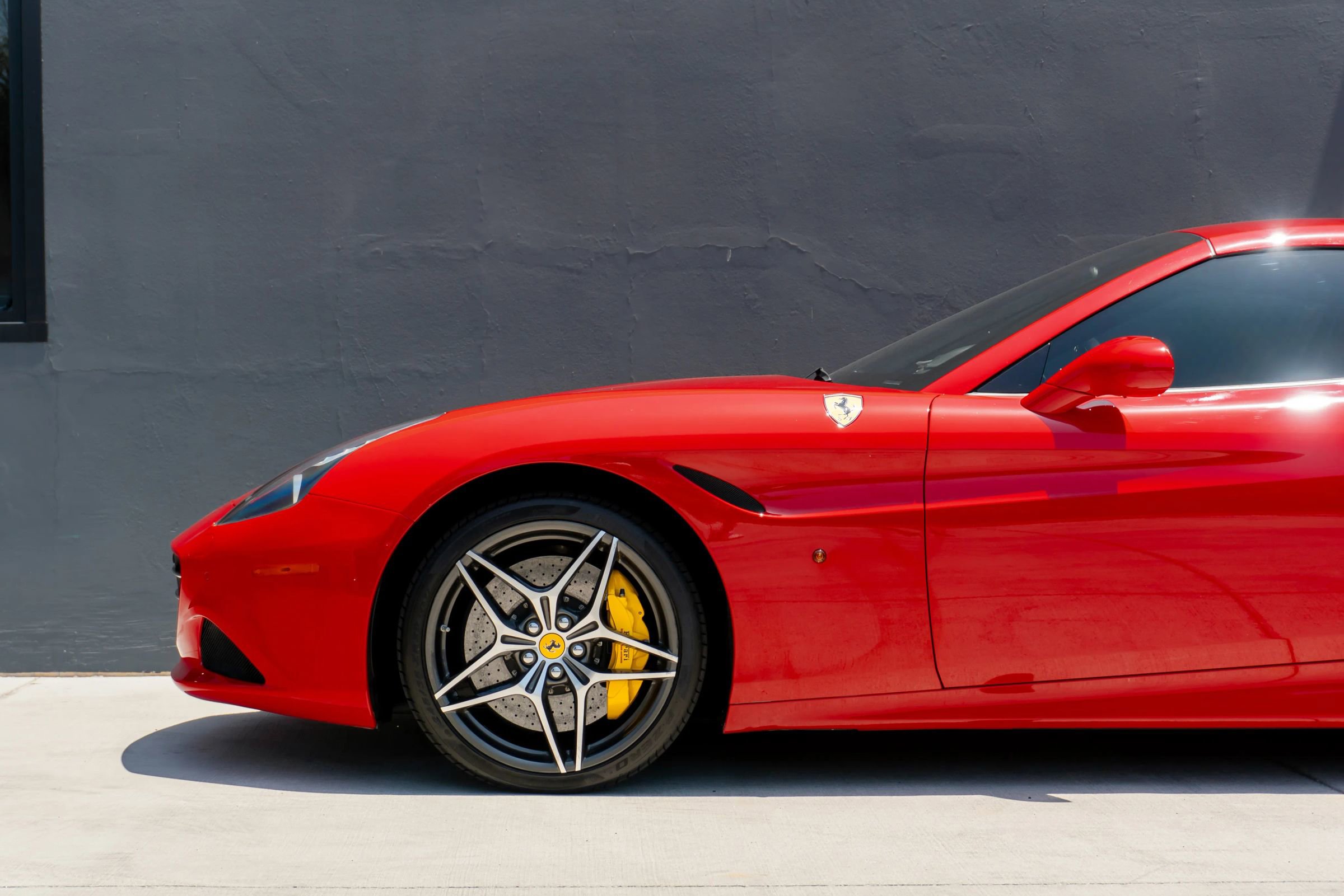 Used 2016 Ferrari California T RWD image 12