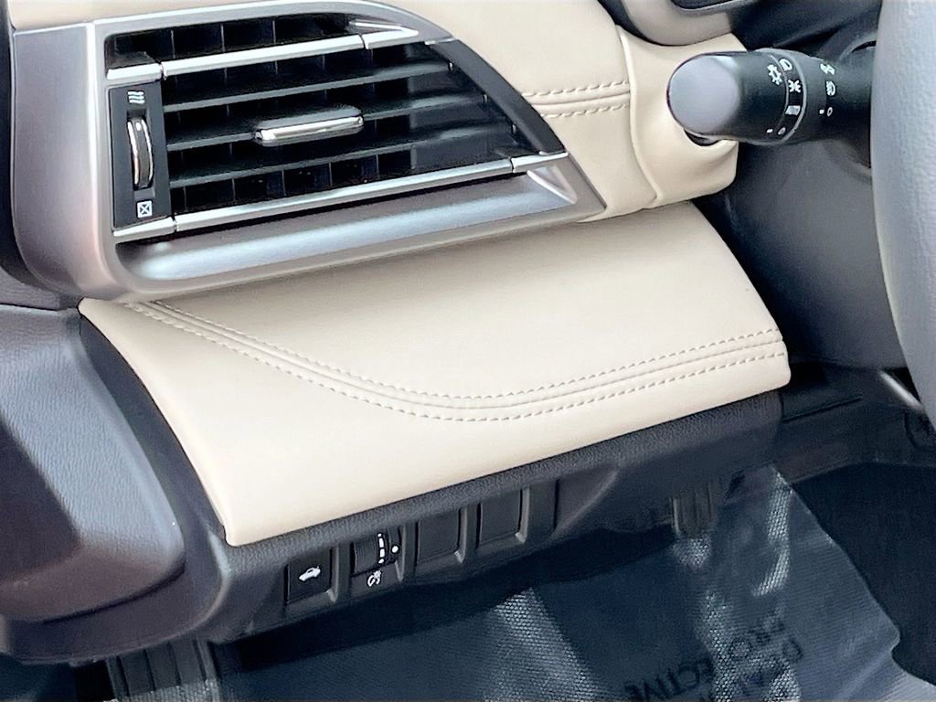 Used 2024 Subaru Legacy Limited image 10