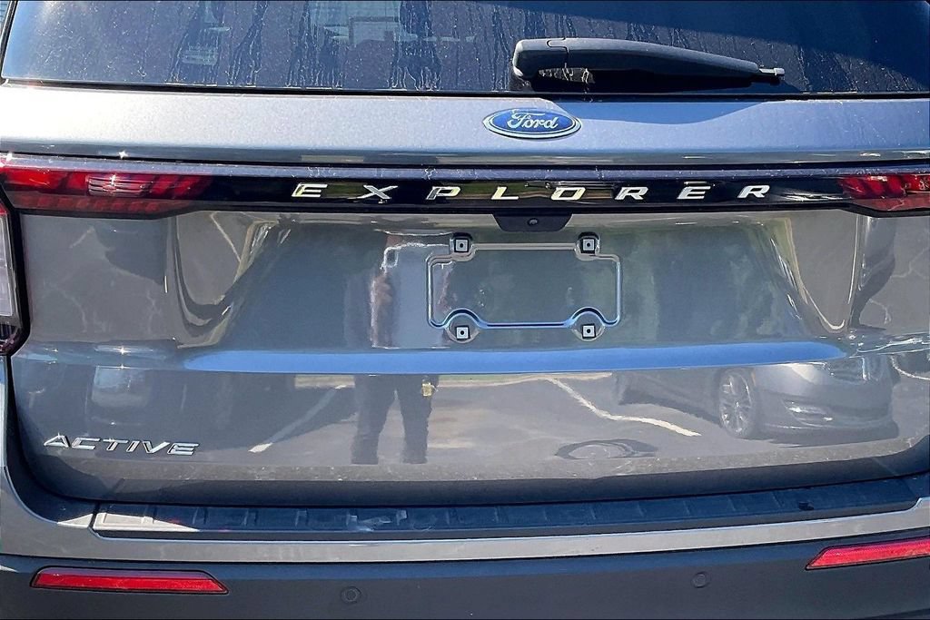 Certified 2025 Ford Explorer Active RWD image 8