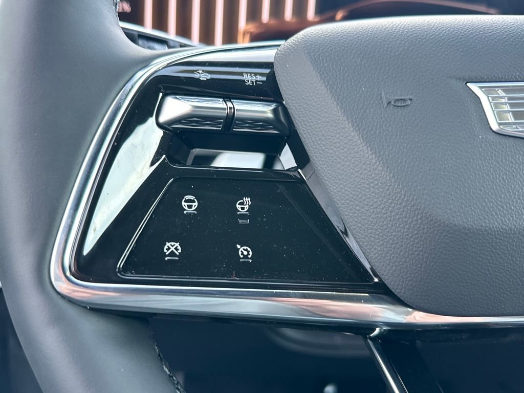 New 2026 Cadillac Optiq Luxury 1 image 15