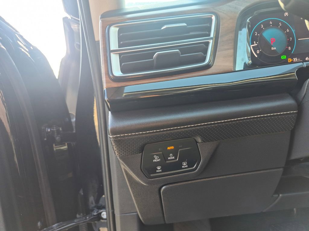 Used 2025 Volkswagen Atlas SE FWD image 14