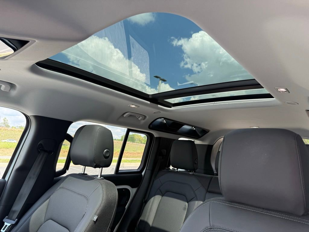 New 2025 Land Rover Defender 110 S image 7